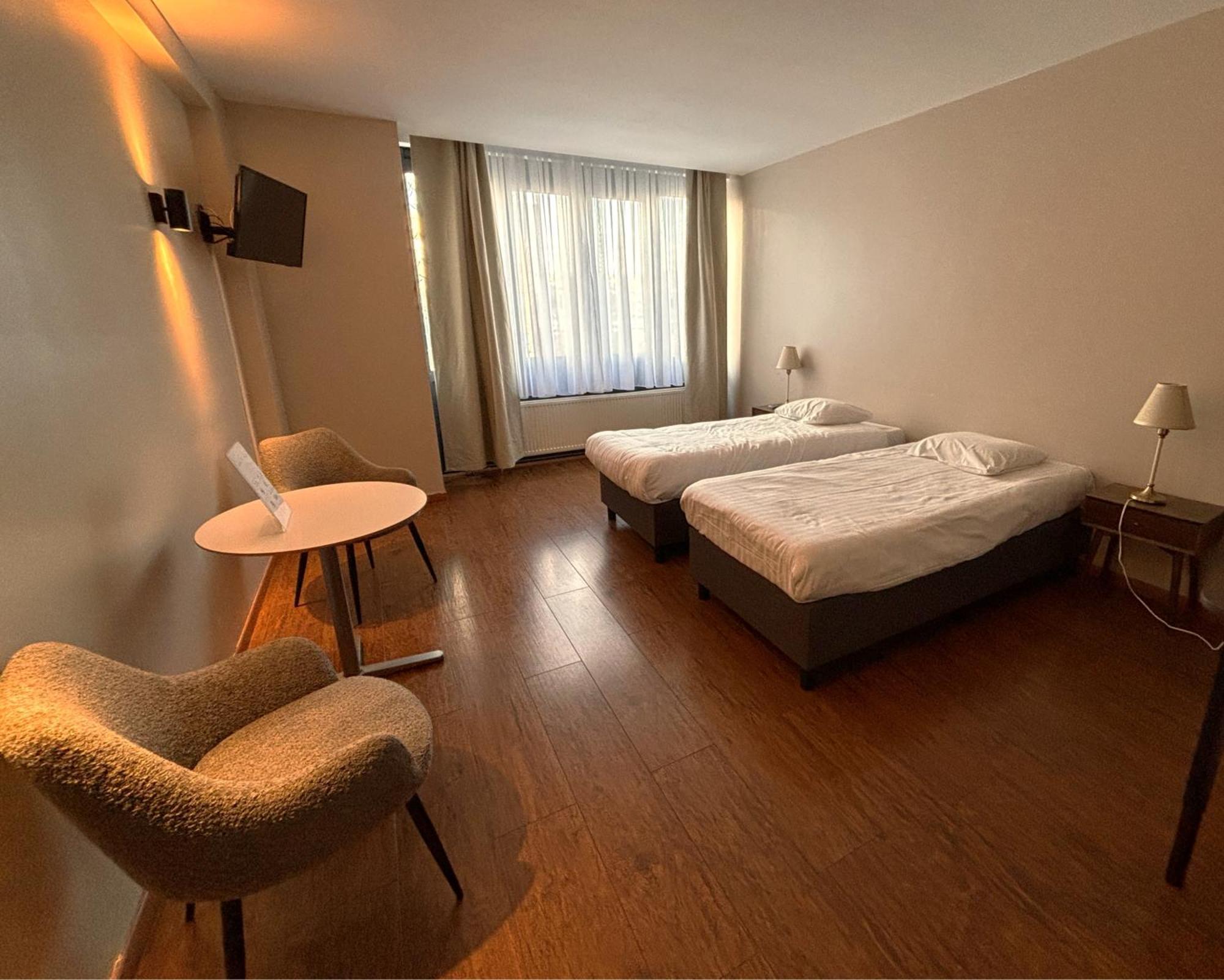 Escale Hotel Saint-Gilles Luaran gambar