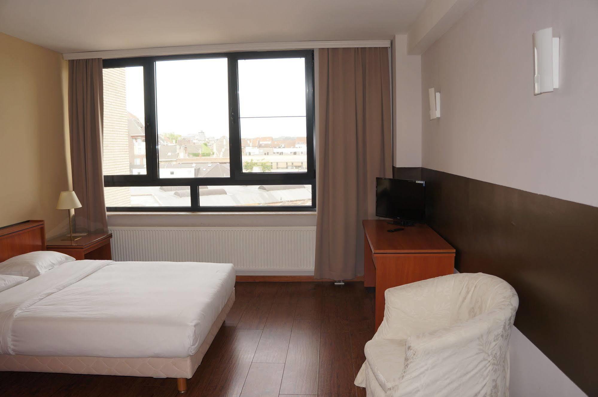 Escale Hotel Saint-Gilles Luaran gambar