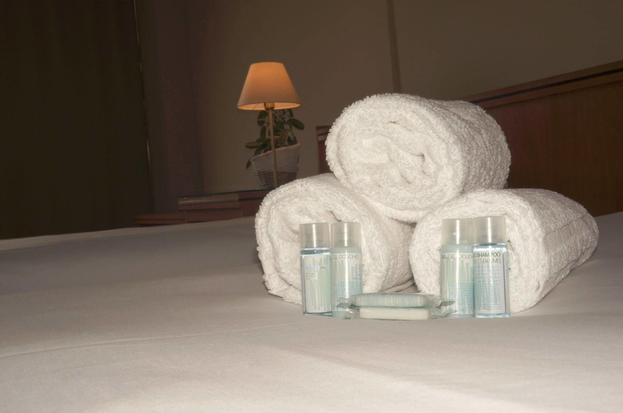 Escale Hotel Saint-Gilles Luaran gambar