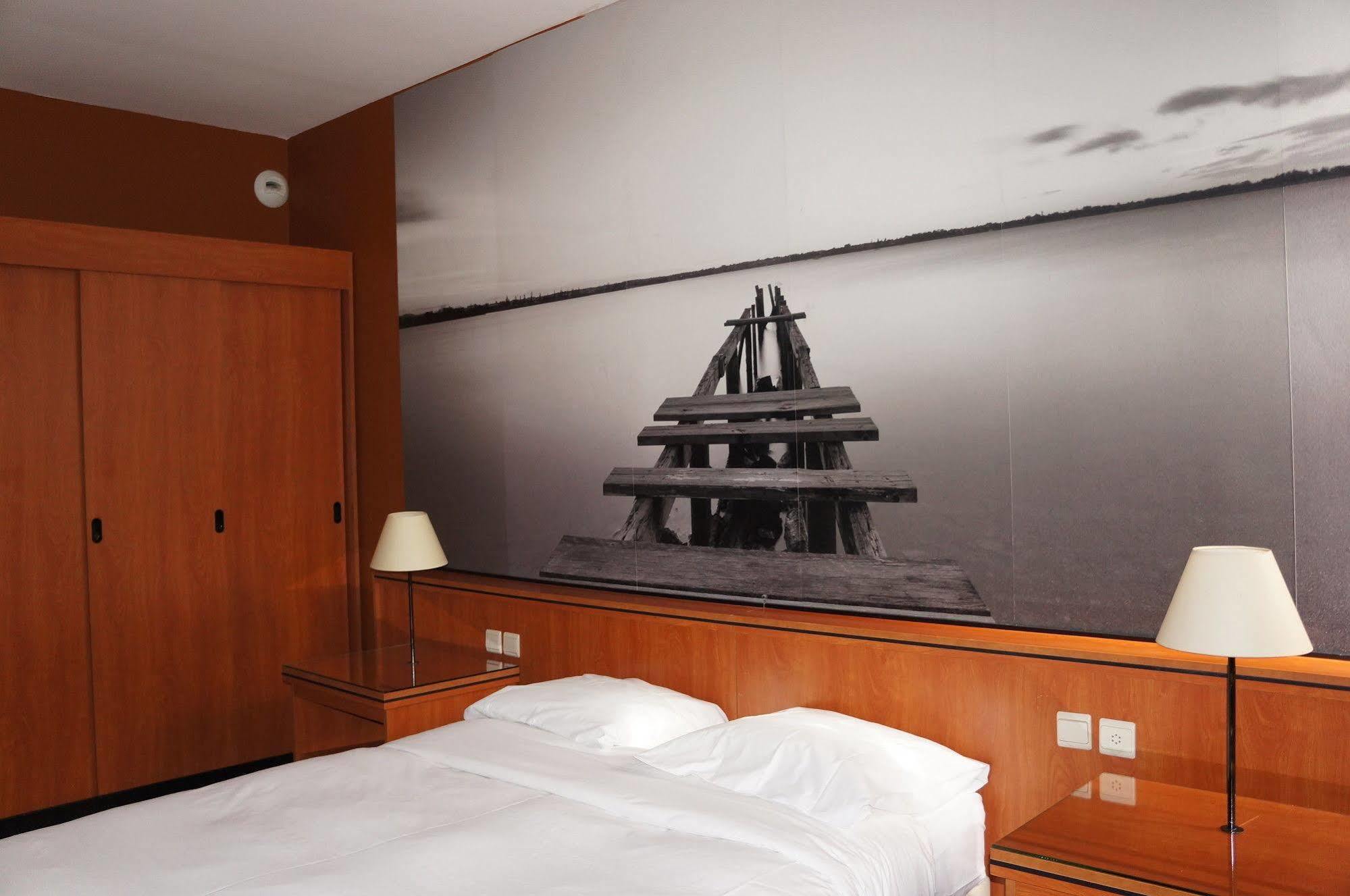 Escale Hotel Saint-Gilles Luaran gambar